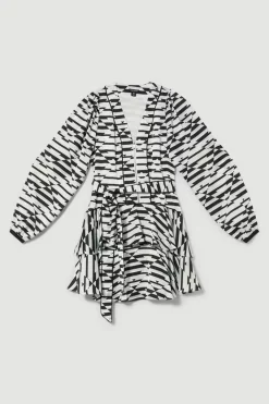Cheap 🔥 Karen Millen Petite Geo Print Satin Piped Tiered Belted Mini 👗 Dress ⌛ -Karen Millen Outlet store bkk08148 geo xl 3